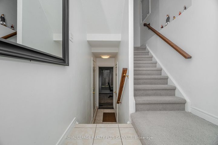 Photo 39 at 5 - 1248 Guelph Line, Mountainside, Burlington