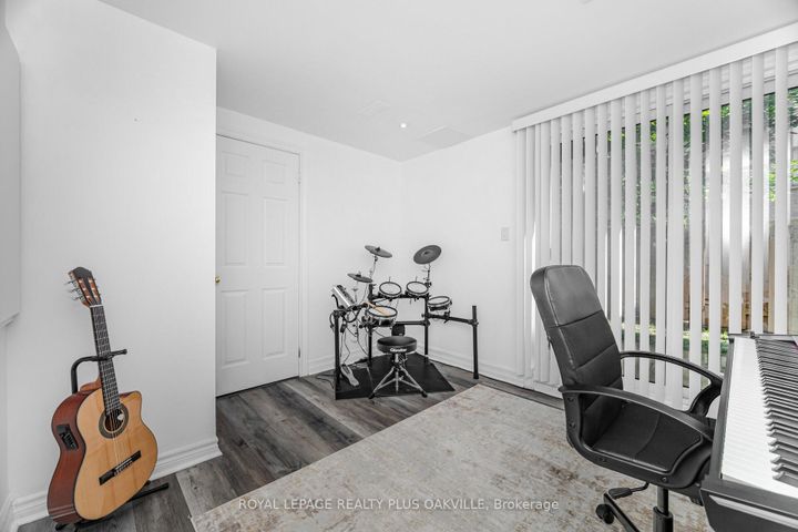 Photo 41 at 5 - 1248 Guelph Line, Mountainside, Burlington