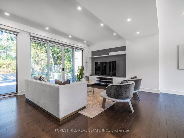 Photo 4 at 16 Viamede Crescent, Bayview Village, Toronto