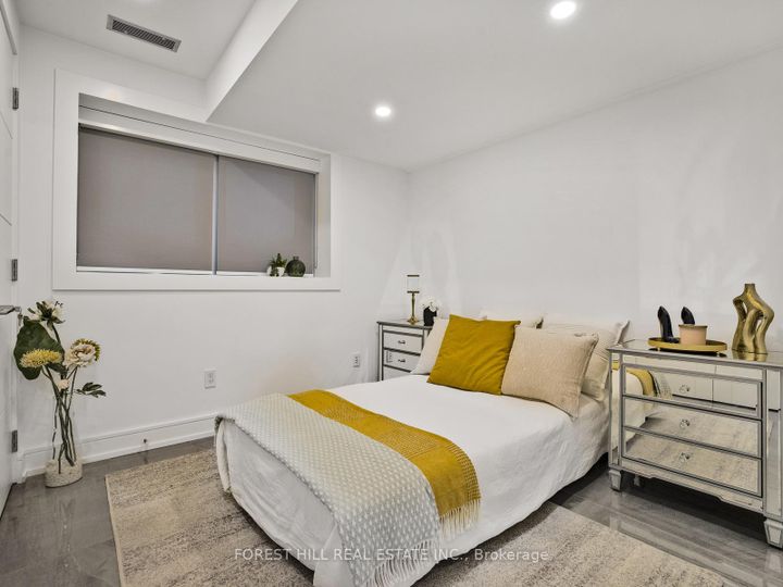 Photo 18 at 16 Viamede Crescent, Bayview Village, Toronto