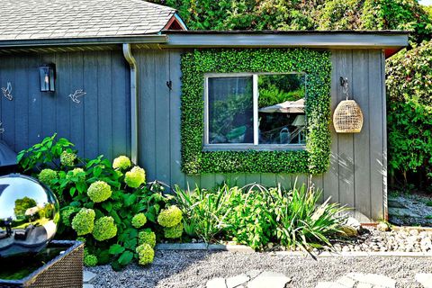 Photo 47 at 82 Centre Street, Aurora Village, Aurora Photo 47 at 82 Centre Street, Aurora Village, Aurora