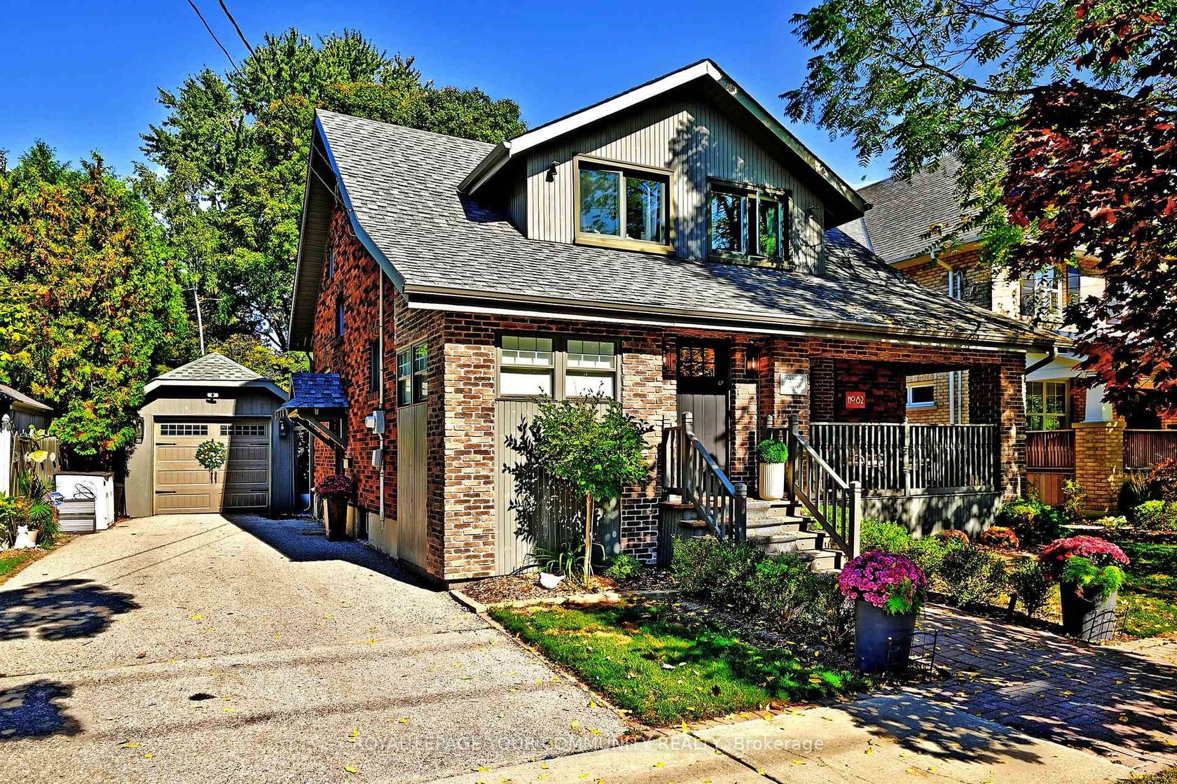 82 Centre Street, Aurora Village, Aurora 
