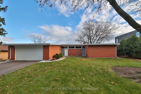 Photo 2 at 59 Hill Crescent, Scarborough Village, Toronto