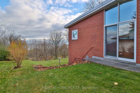 Photo 4 at 59 Hill Crescent, Scarborough Village, Toronto