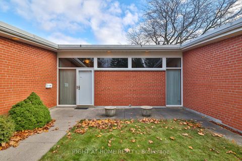 Photo 10 at 59 Hill Crescent, Scarborough Village, Toronto