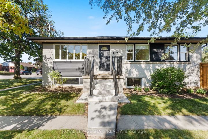 Photo 1 at 103 Wise Crescent, Huntington, Hamilton