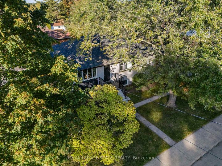 Photo 2 at 103 Wise Crescent, Huntington, Hamilton