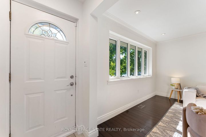 Photo 5 at 103 Wise Crescent, Huntington, Hamilton