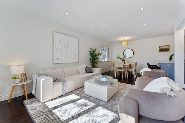 Photo 6 at 103 Wise Crescent, Huntington, Hamilton