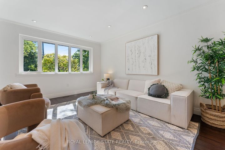 Photo 7 at 103 Wise Crescent, Huntington, Hamilton