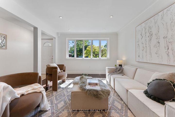 Photo 8 at 103 Wise Crescent, Huntington, Hamilton