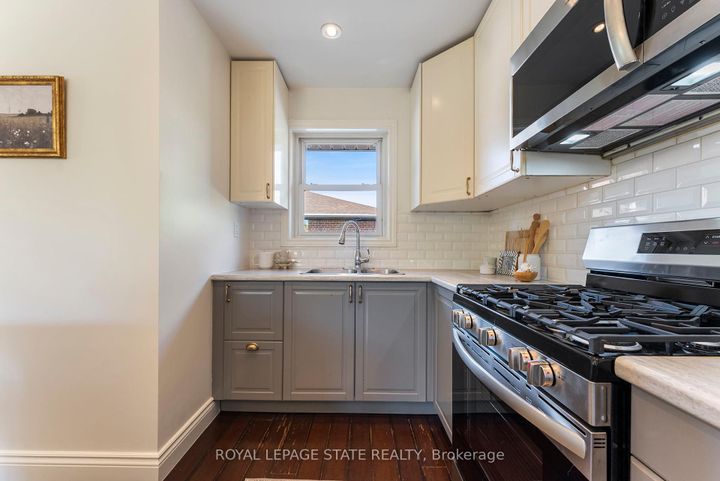Photo 12 at 103 Wise Crescent, Huntington, Hamilton