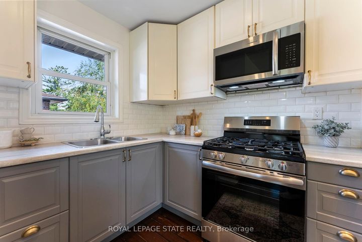 Photo 14 at 103 Wise Crescent, Huntington, Hamilton