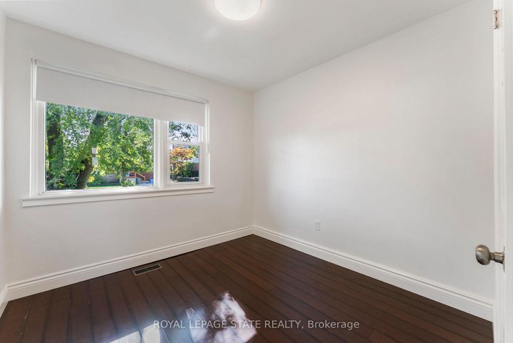 Photo 16 at 103 Wise Crescent, Huntington, Hamilton