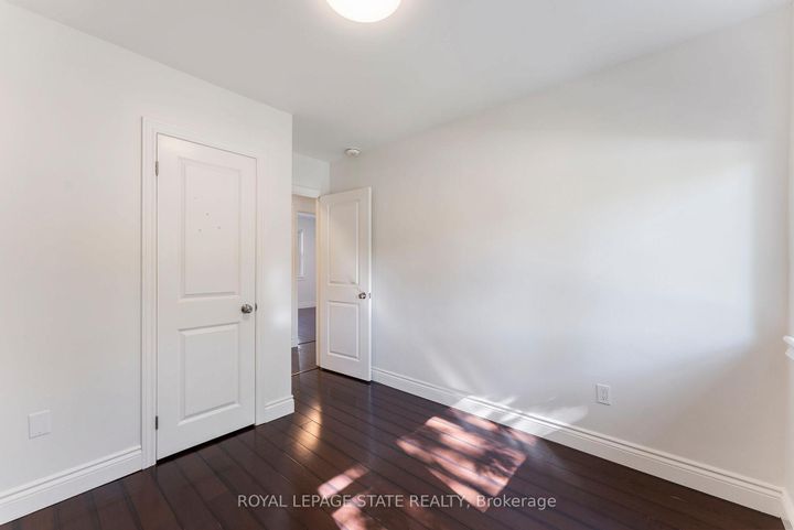 Photo 17 at 103 Wise Crescent, Huntington, Hamilton