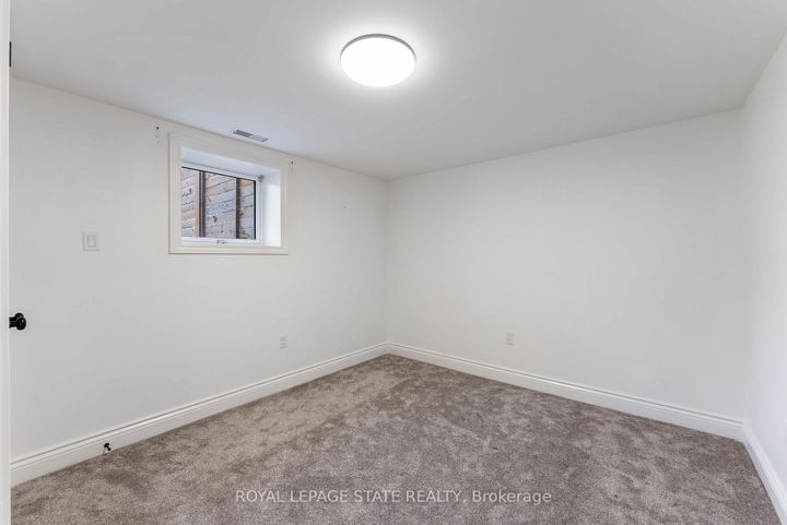 Photo 33 at 103 Wise Crescent, Huntington, Hamilton