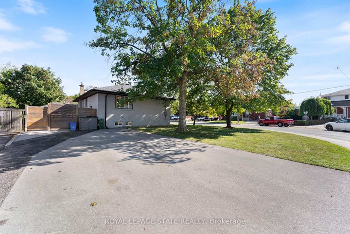 Photo 39 at 103 Wise Crescent, Huntington, Hamilton