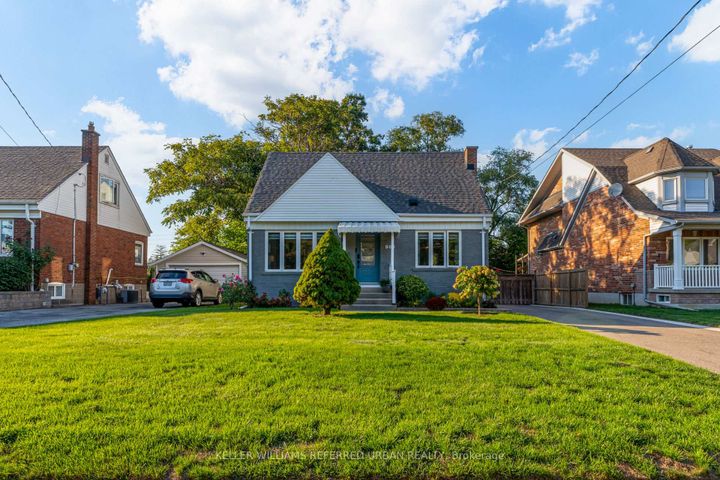 Photo 2 at 969 Dormer Street, Lakeview, Mississauga