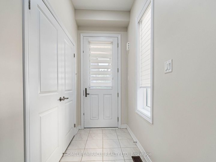 Photo 3 at 1416 Oakmont Common E, Tyandaga, Burlington