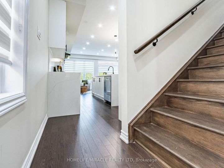 Photo 5 at 1416 Oakmont Common E, Tyandaga, Burlington