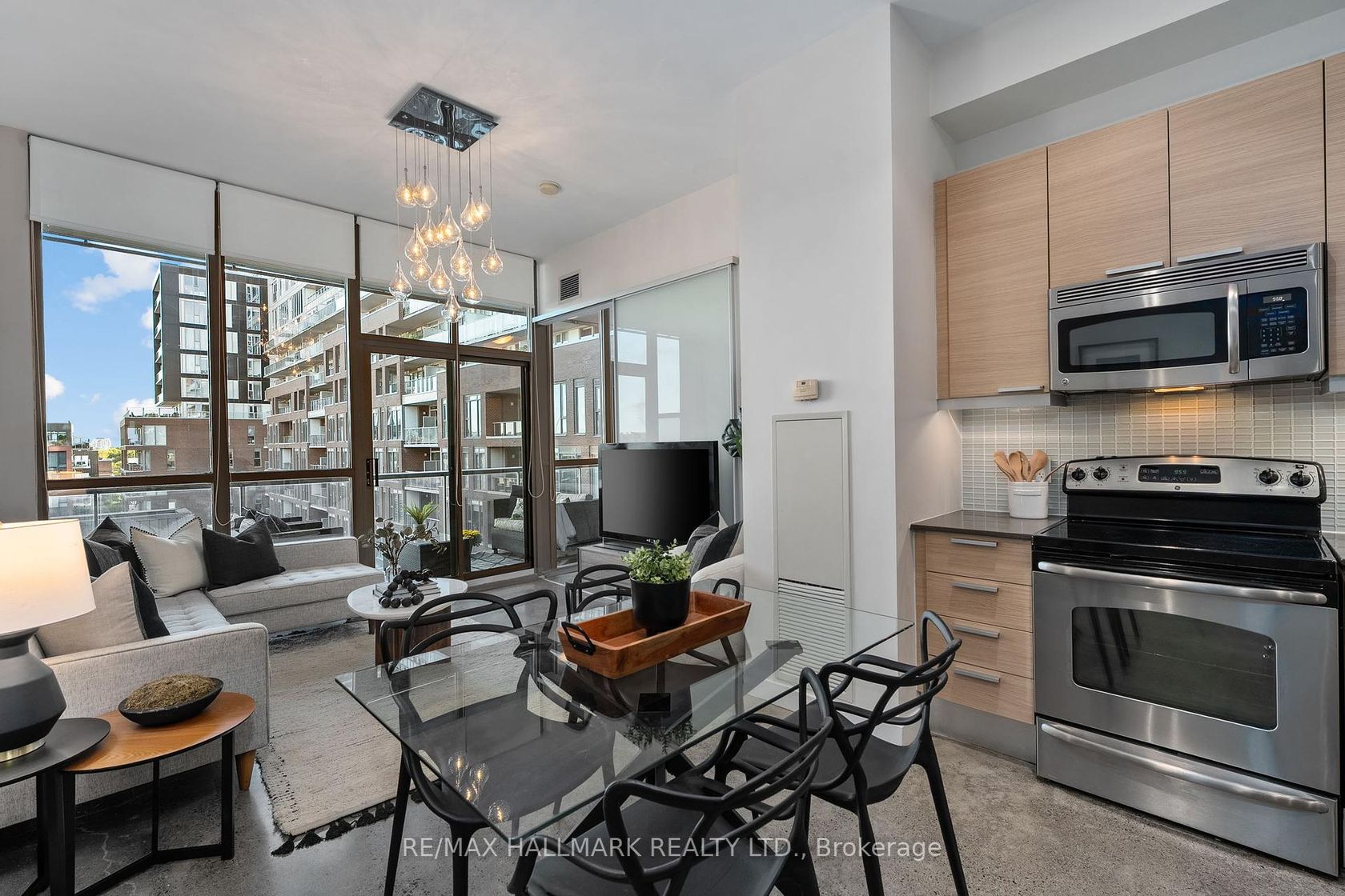 503 - 625 Queen Street E, South Riverdale, Toronto by Loree Meneguzzi Real Estate 503 - 625 Queen Street E, South Riverdale, Toronto