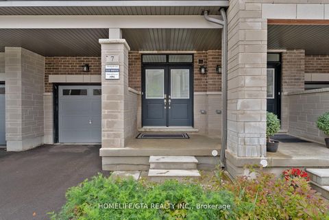 Photo 2 at 7 Holyrood Crescent, Kleinburg, Vaughan
