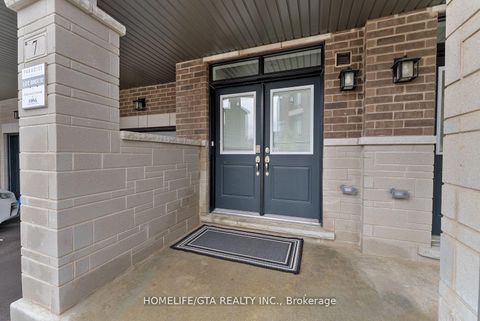 Photo 3 at 7 Holyrood Crescent, Kleinburg, Vaughan