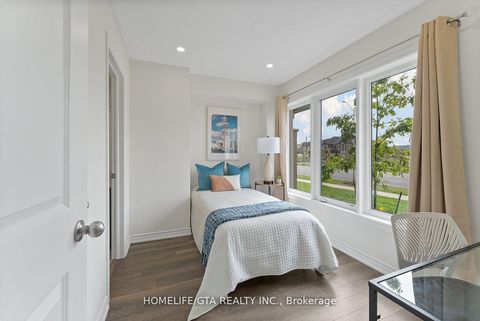 Photo 9 at 7 Holyrood Crescent, Kleinburg, Vaughan