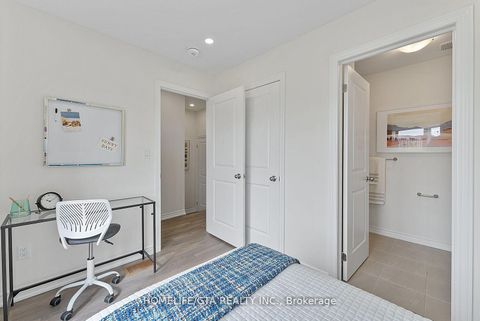 Photo 10 at 7 Holyrood Crescent, Kleinburg, Vaughan