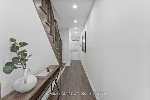Photo 12 at 7 Holyrood Crescent, Kleinburg, Vaughan