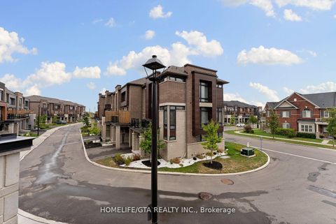 Photo 31 at 7 Holyrood Crescent, Kleinburg, Vaughan