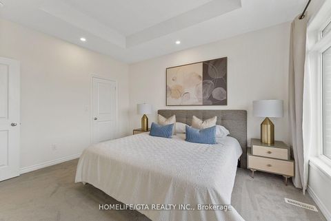 Photo 37 at 7 Holyrood Crescent, Kleinburg, Vaughan