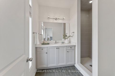 Photo 39 at 7 Holyrood Crescent, Kleinburg, Vaughan