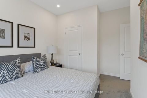 Photo 43 at 7 Holyrood Crescent, Kleinburg, Vaughan