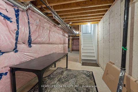 Photo 48 at 7 Holyrood Crescent, Kleinburg, Vaughan