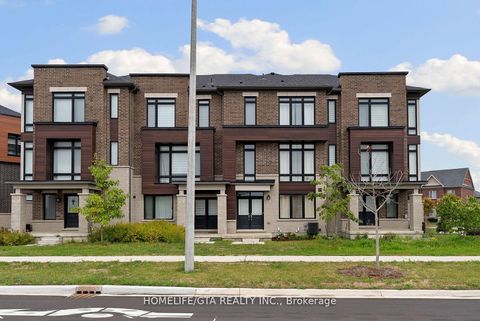 Photo 49 at 7 Holyrood Crescent, Kleinburg, Vaughan