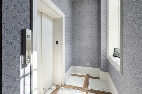 Photo 2 at 205 - 1111 Avenue Road, Eglinton, Toronto