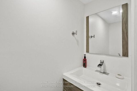 Photo 13 at 23 - 1528 Lancaster Drive, FA Falgarwood, Oakville