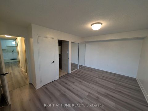 Photo 11 at 412 - 40 Panorama Court, Jamestown, Toronto