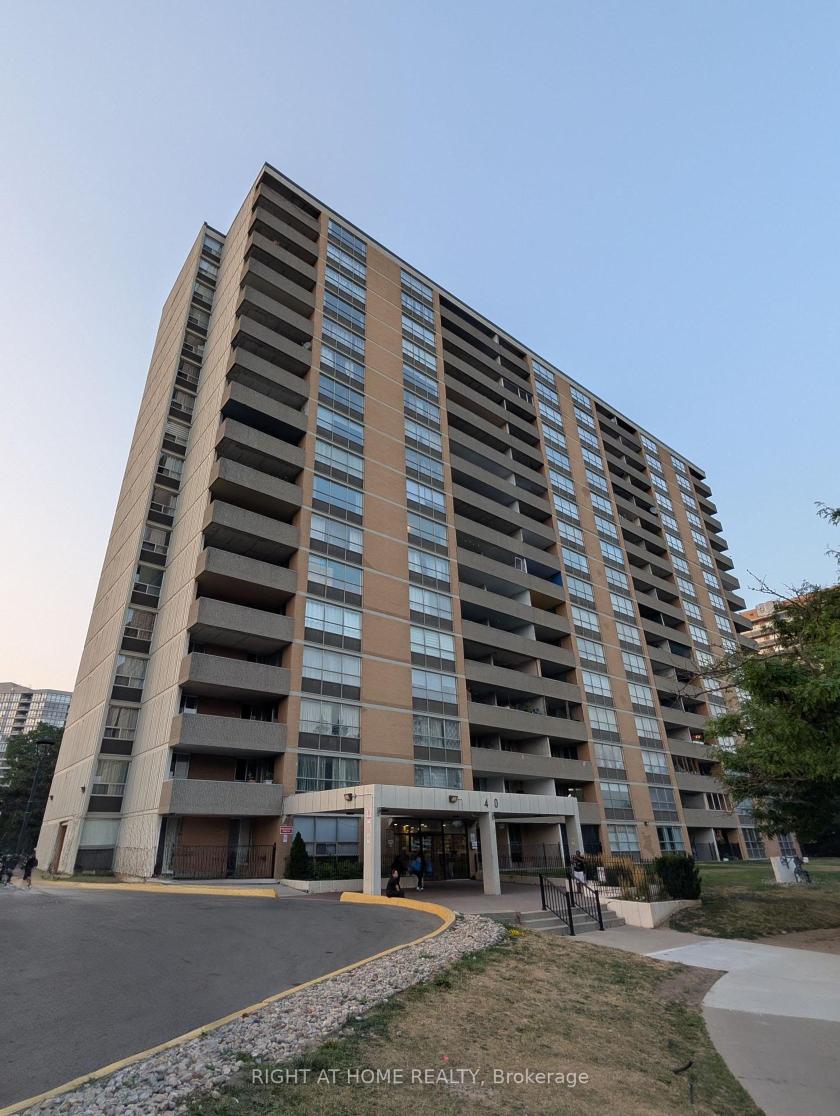 412 - 40 Panorama Court, Jamestown, Toronto 