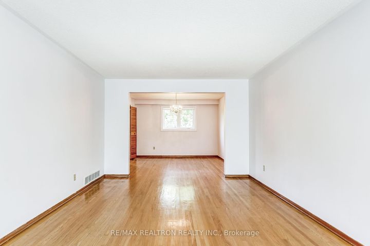 Photo 1 at 18 Axsmith Crescent, Don Valley Village, Toronto