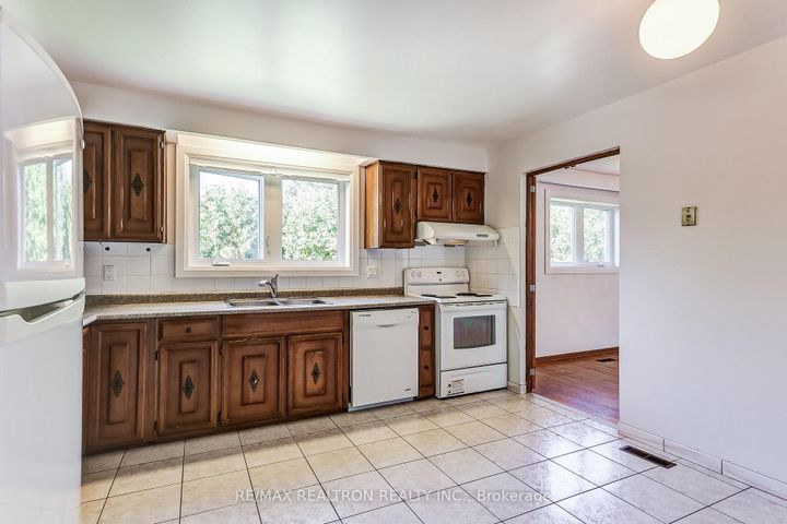 Photo 5 at 18 Axsmith Crescent, Don Valley Village, Toronto