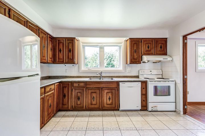 Photo 6 at 18 Axsmith Crescent, Don Valley Village, Toronto