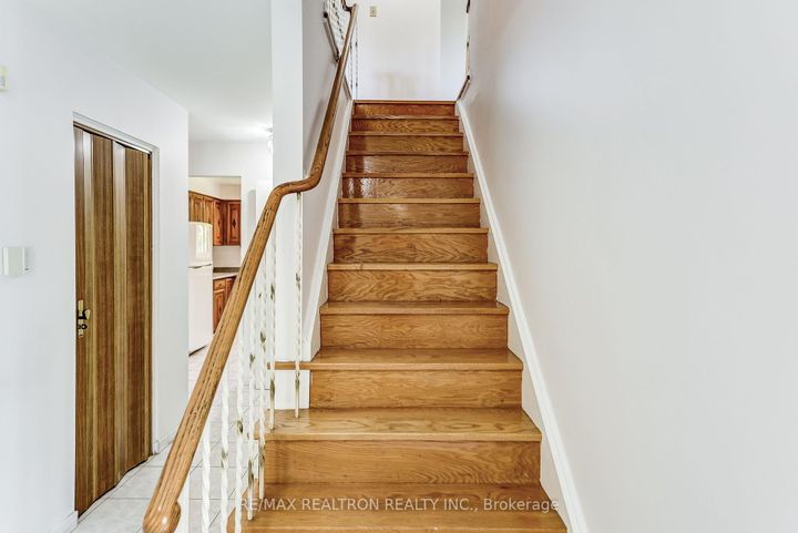 Photo 8 at 18 Axsmith Crescent, Don Valley Village, Toronto