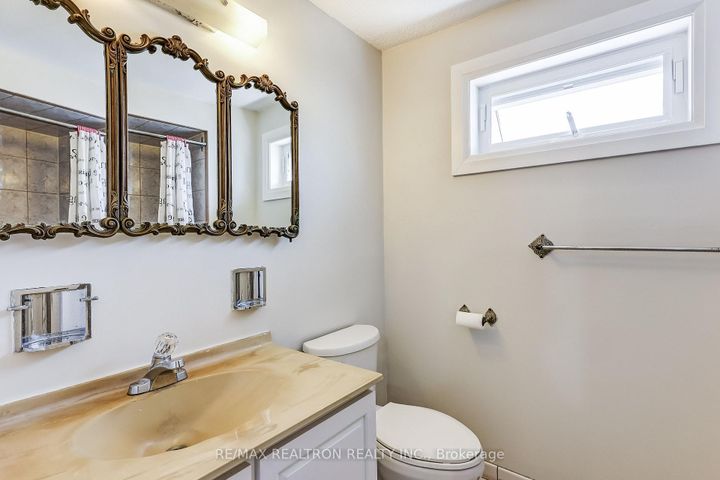 Photo 13 at 18 Axsmith Crescent, Don Valley Village, Toronto