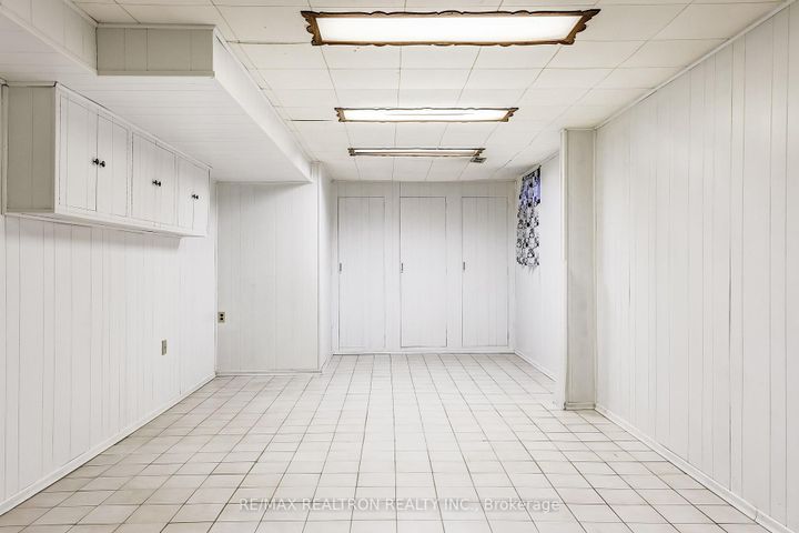 Photo 14 at 18 Axsmith Crescent, Don Valley Village, Toronto