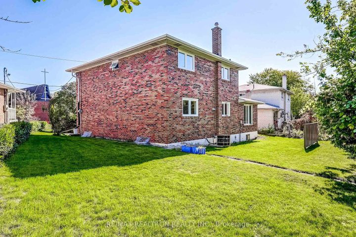 Photo 16 at 18 Axsmith Crescent, Don Valley Village, Toronto