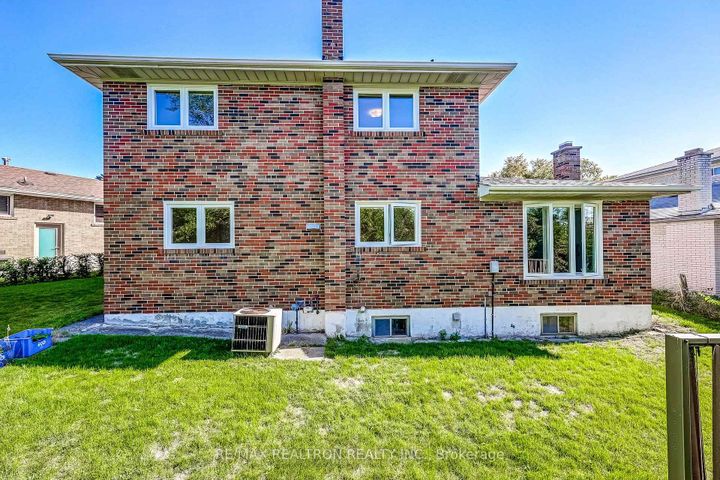 Photo 17 at 18 Axsmith Crescent, Don Valley Village, Toronto