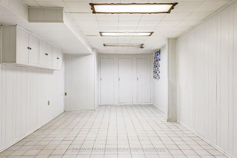 Photo 14 at 18 Axsmith Crescent, Don Valley Village, Toronto