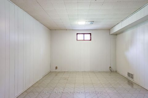 Photo 15 at 18 Axsmith Crescent, Don Valley Village, Toronto